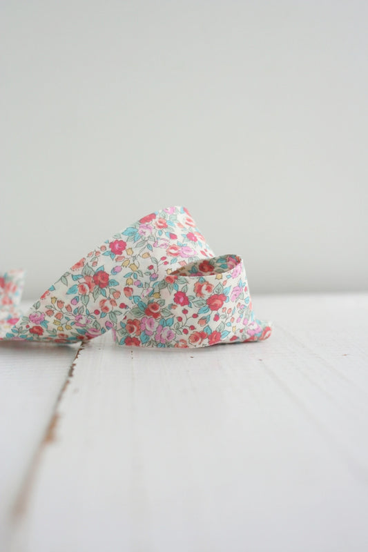 2.5 " Bias Quilt Binding: Precut, 8 Yards in Bouquet Blossom
