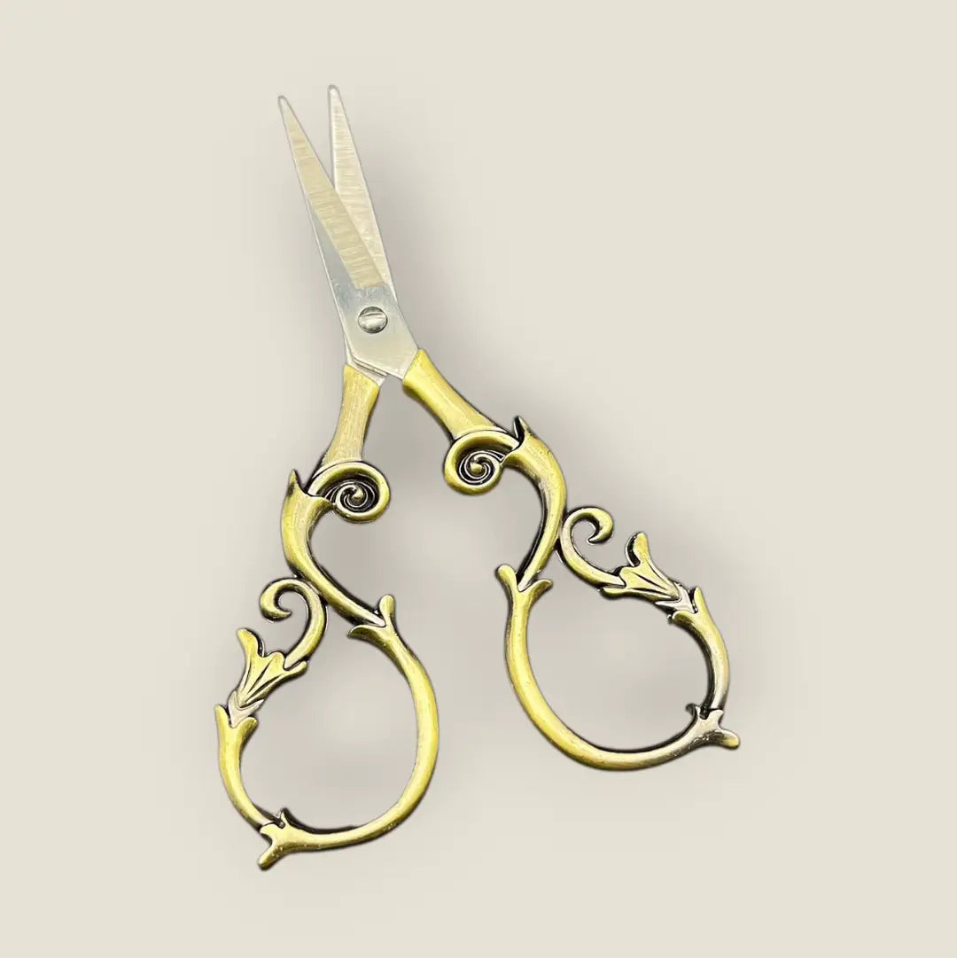 Thorn Scissors