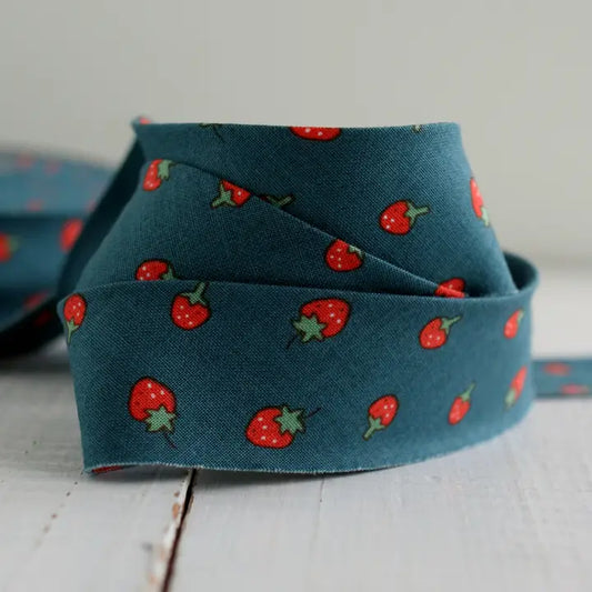 2.5" Bias Quilt Binding: Precut, 8 Yards in Blue Strawberry