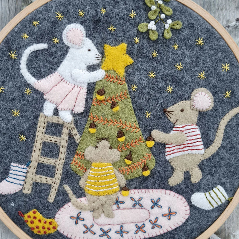 Christmas With the Mouse Family Felt Applique Hoop Kit