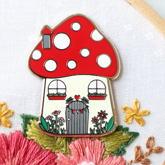 Woodland Mushroom House Needle Minder