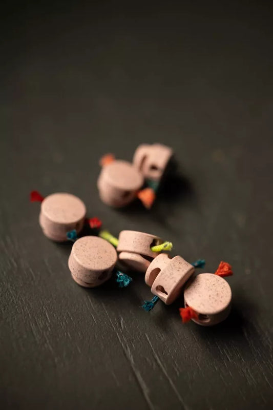 Merchant and Mills - Fizz 2 Hole Cord Lock in Pink