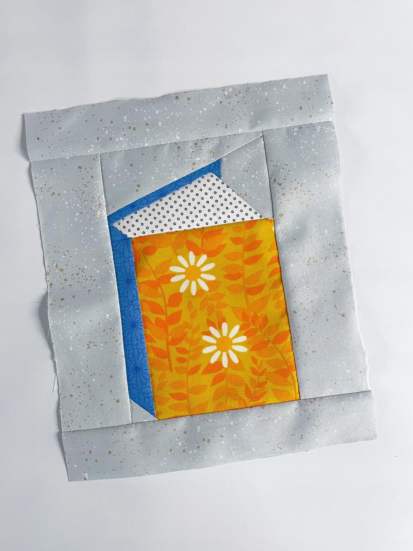 Intro to FPP w/ Mallory - Tall Tales Quilt Block