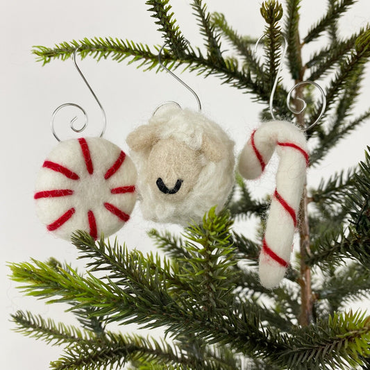 Sheep Felt Farm: Fleece Navidad Ornament Gift Set