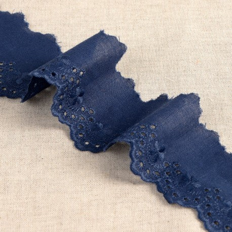 Edge Trim - Scalloped with Floral Embroidery, 50mm