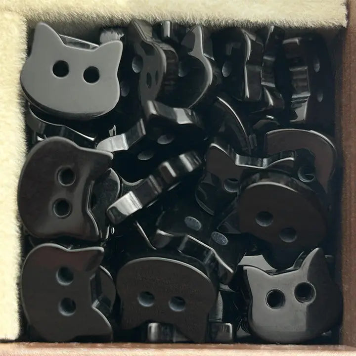 Cat-Shaped 2-Hole buttons in Black - Pack of 10