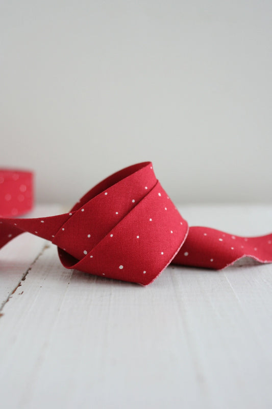 2.5 " Bias Quilt Binding: Precut, 8 Yards in Red Polka Dot