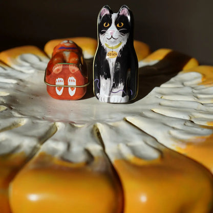 Degen: Notions Holding Cat
