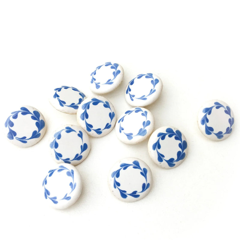 Haulin' Hoof: White & Blue Wreath Ceramic Shank Buttons