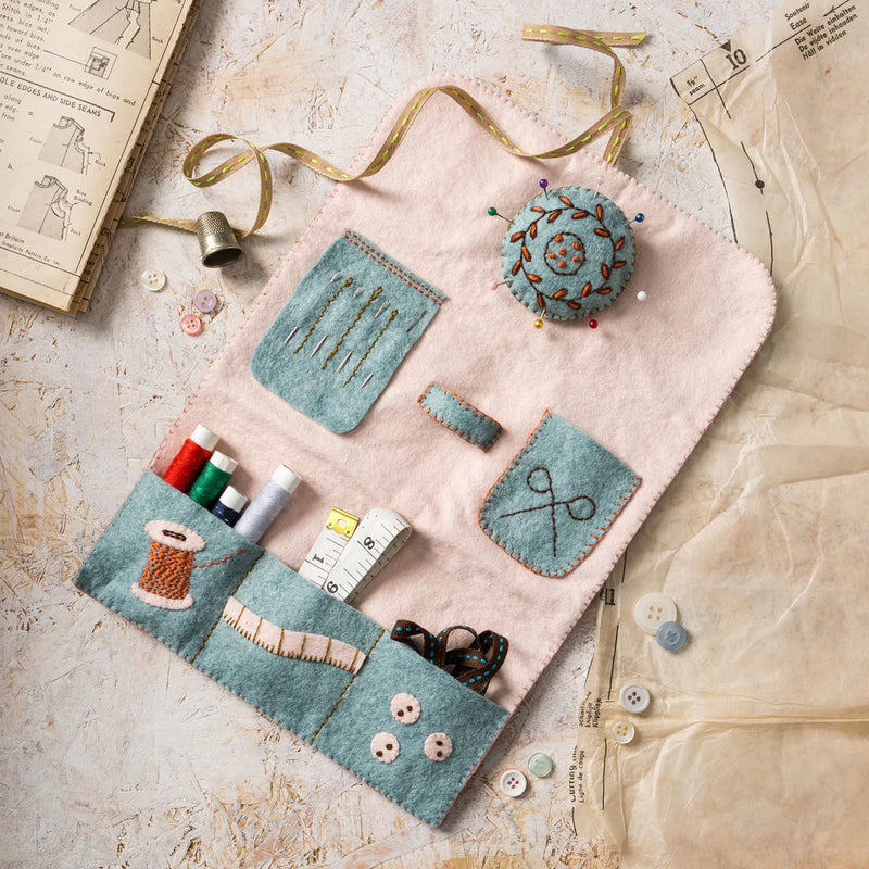 Corinne Lapierre Felt Craft Kit - Mrs Cat Loves Knitting