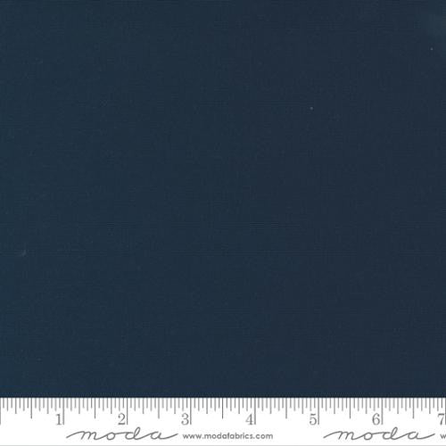 Bella Solids: Wideback in Navy