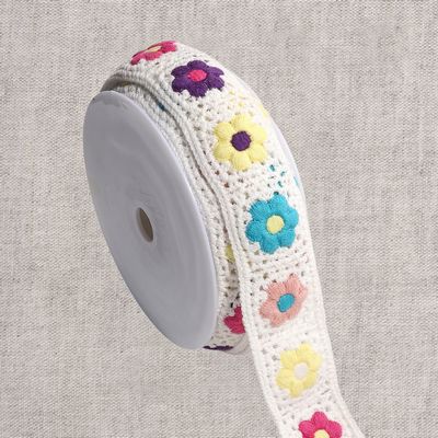 Crochet Trim with Flowers 2.16"