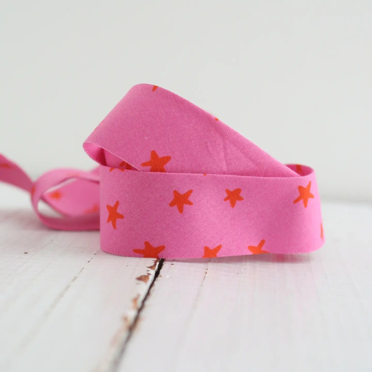 Starry Vivid Pink Bias Quilt Binding - Precut, 8 Yards