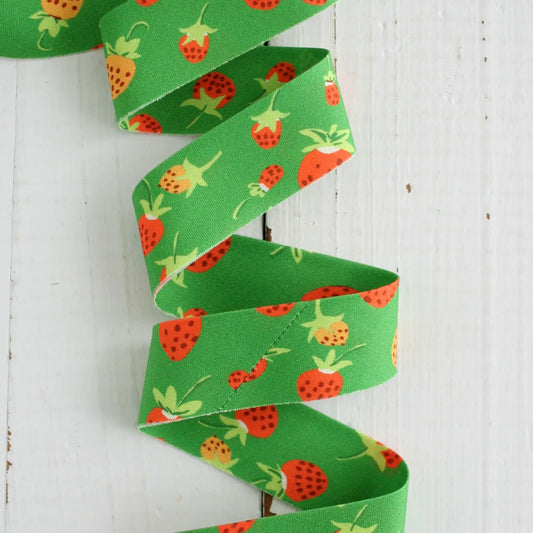 Strawberries (Heather Ross) Bias Quilt Binding - Precut, 8 Yards